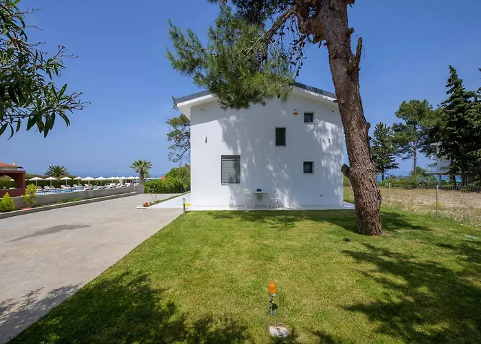 Aura Beachfront Private Pool Ferienhaus Kriopigi