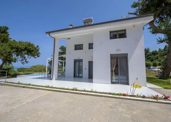 Aura Beachfront Private Pool Ferienhaus Kriopigi
