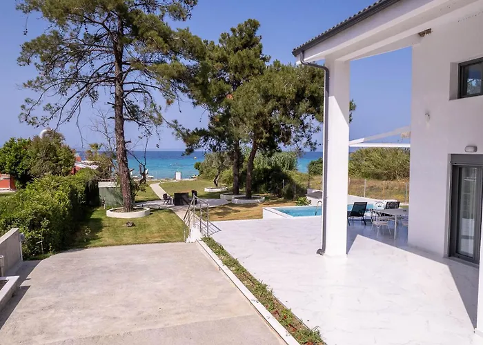 Aura Beachfront Private Pool Ferienhaus