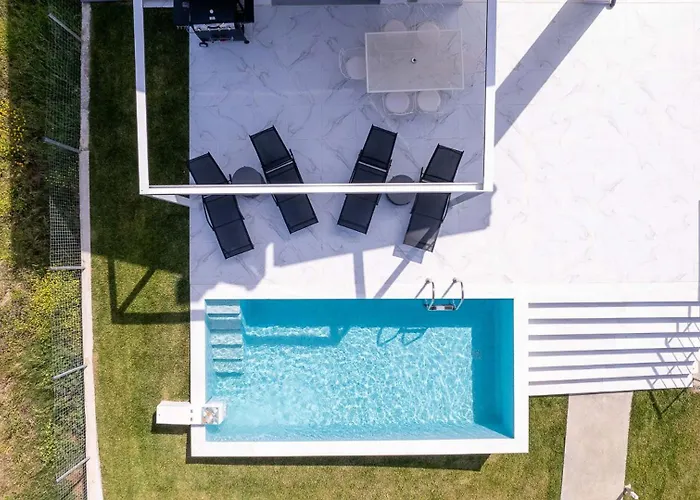 Aura Beachfront Private Pool Ferienhaus Kriopigi