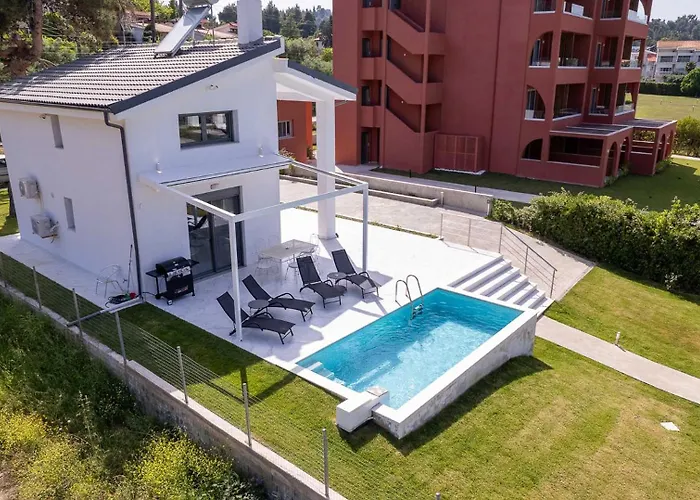 Aura Beachfront Private Pool Ferienhaus