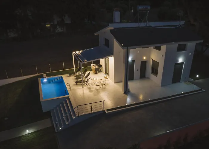 Aura Beachfront Private Pool * Kriopigi